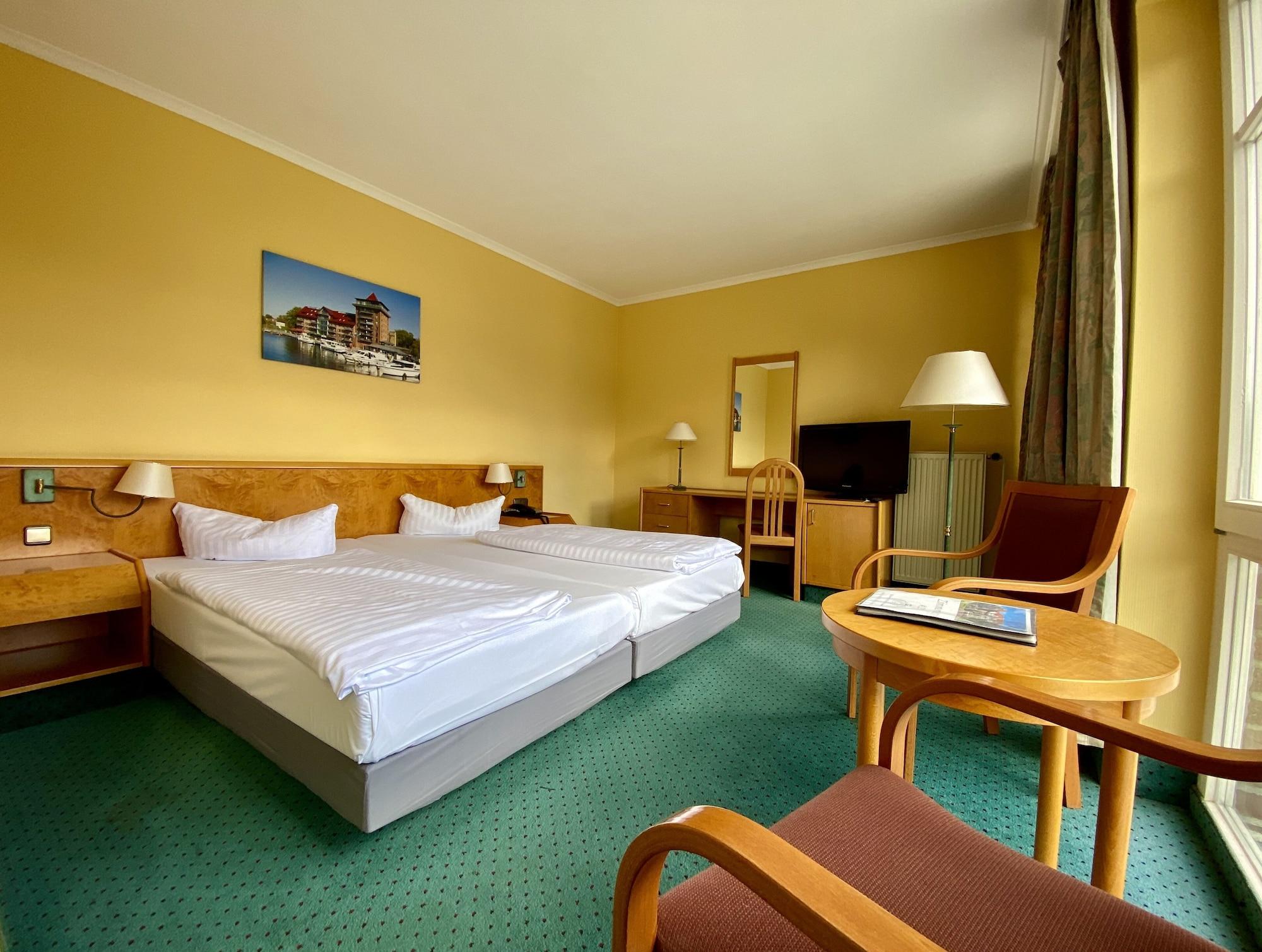 Park Hotel Fasanerie Neustrelitz Bagian luar foto