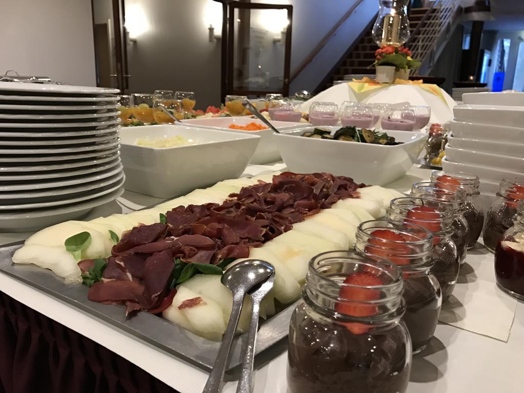 Park Hotel Fasanerie Neustrelitz Bagian luar foto