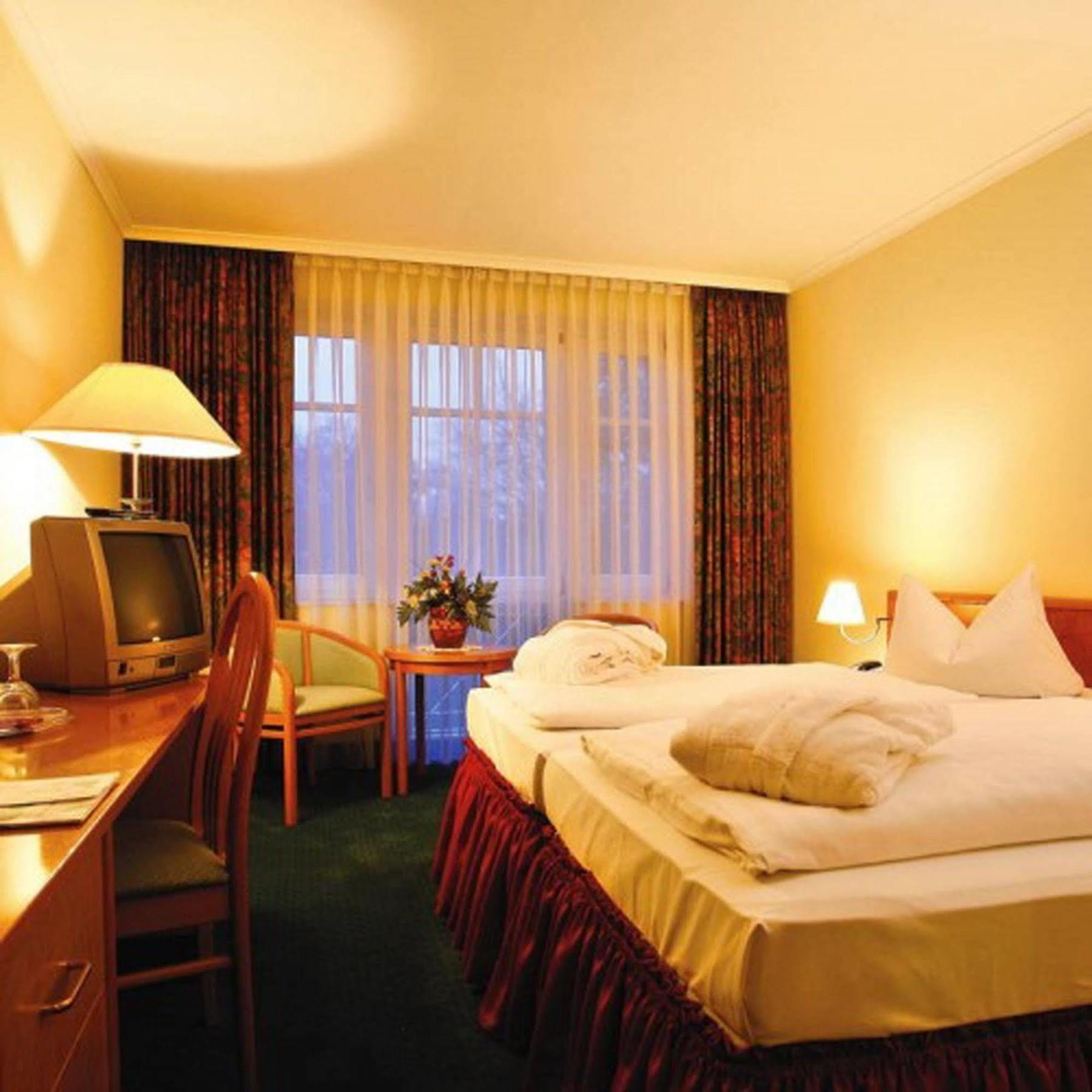 Park Hotel Fasanerie Neustrelitz Bagian luar foto