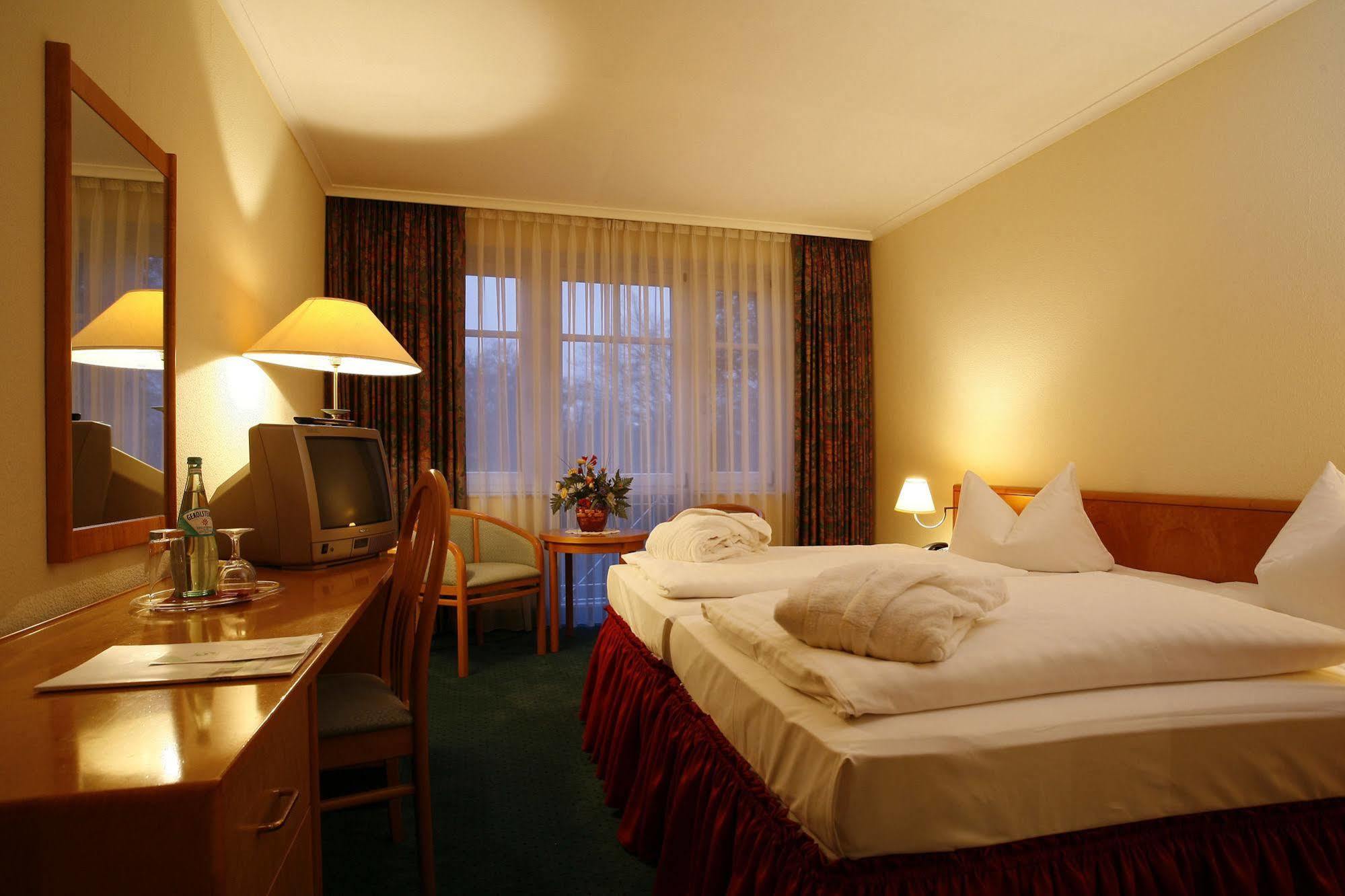 Park Hotel Fasanerie Neustrelitz Bagian luar foto