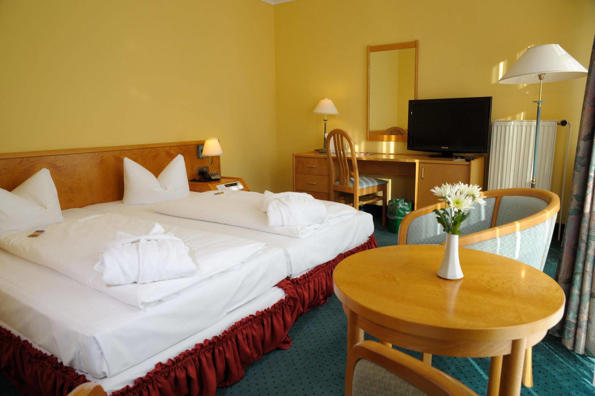 Park Hotel Fasanerie Neustrelitz Bagian luar foto