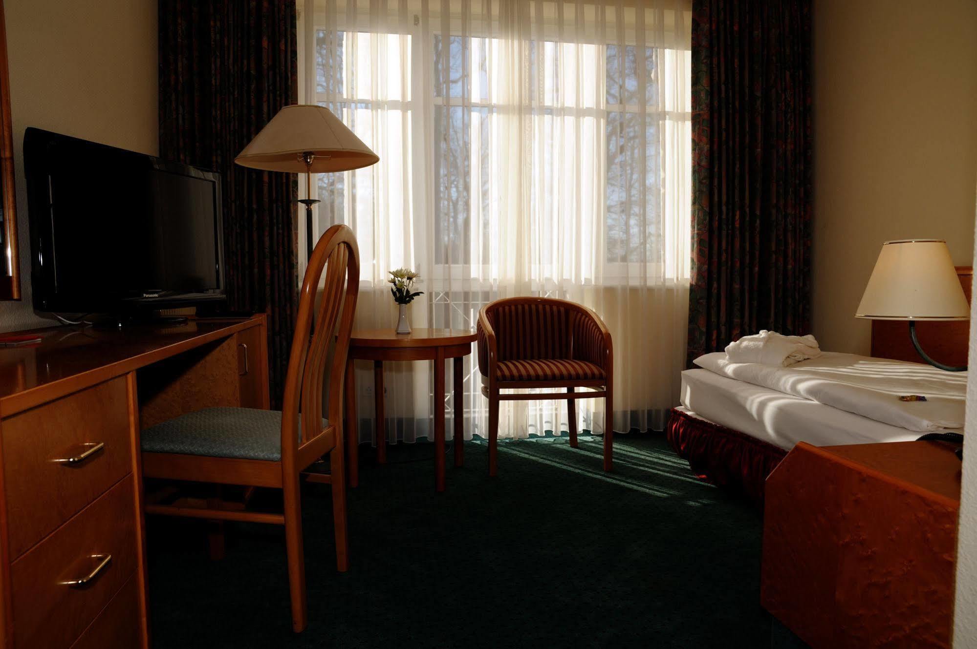 Park Hotel Fasanerie Neustrelitz Bagian luar foto